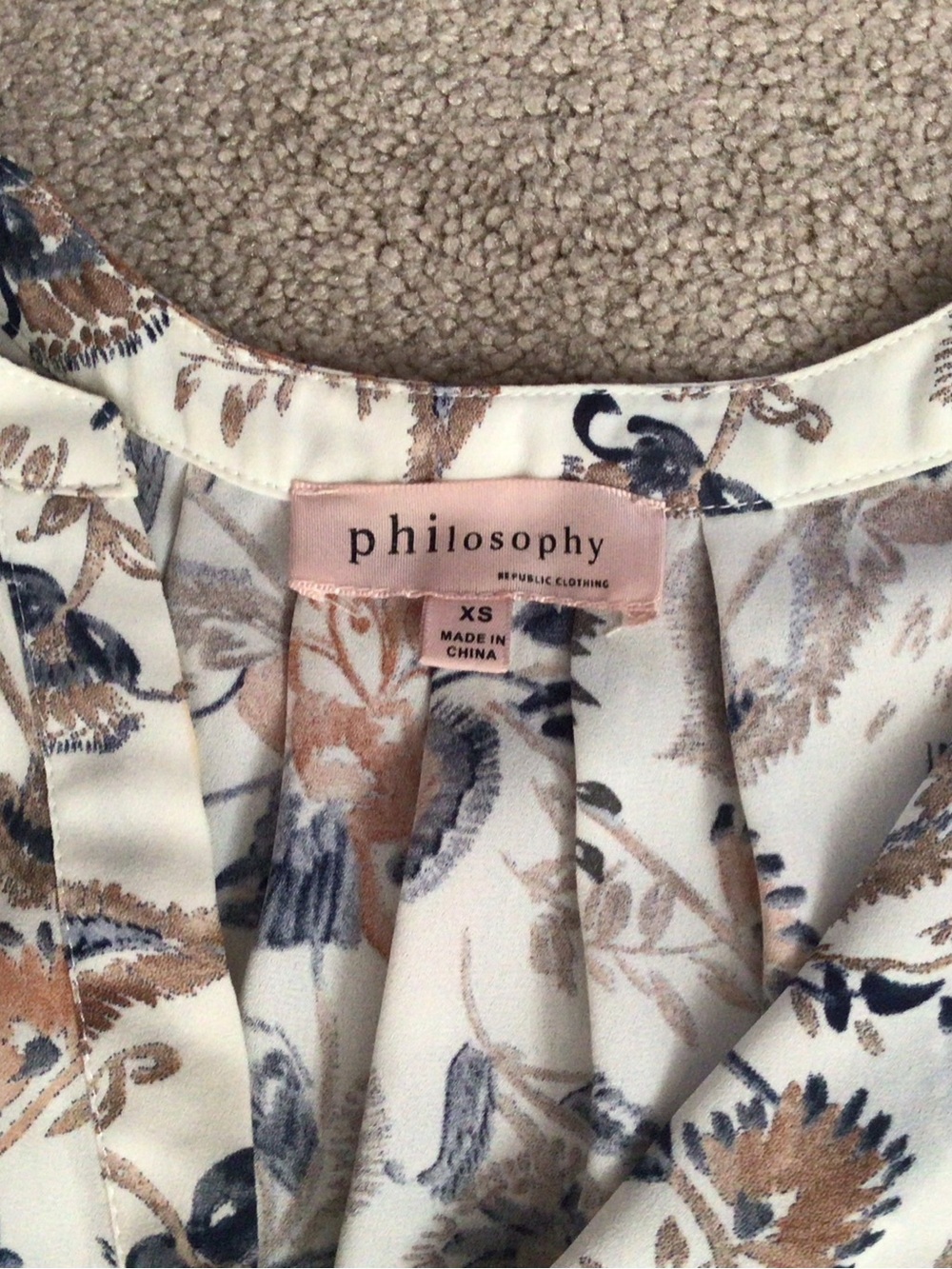 BUNDLE OF “6” TOPS- FLORALS,PAISLEY, CHECKED— SIZE XSM - Picture 8 of 14